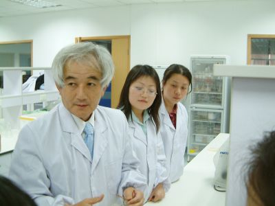 日本生物專家到潔爾爽上海微生 物研究所傳授微生物測試技巧